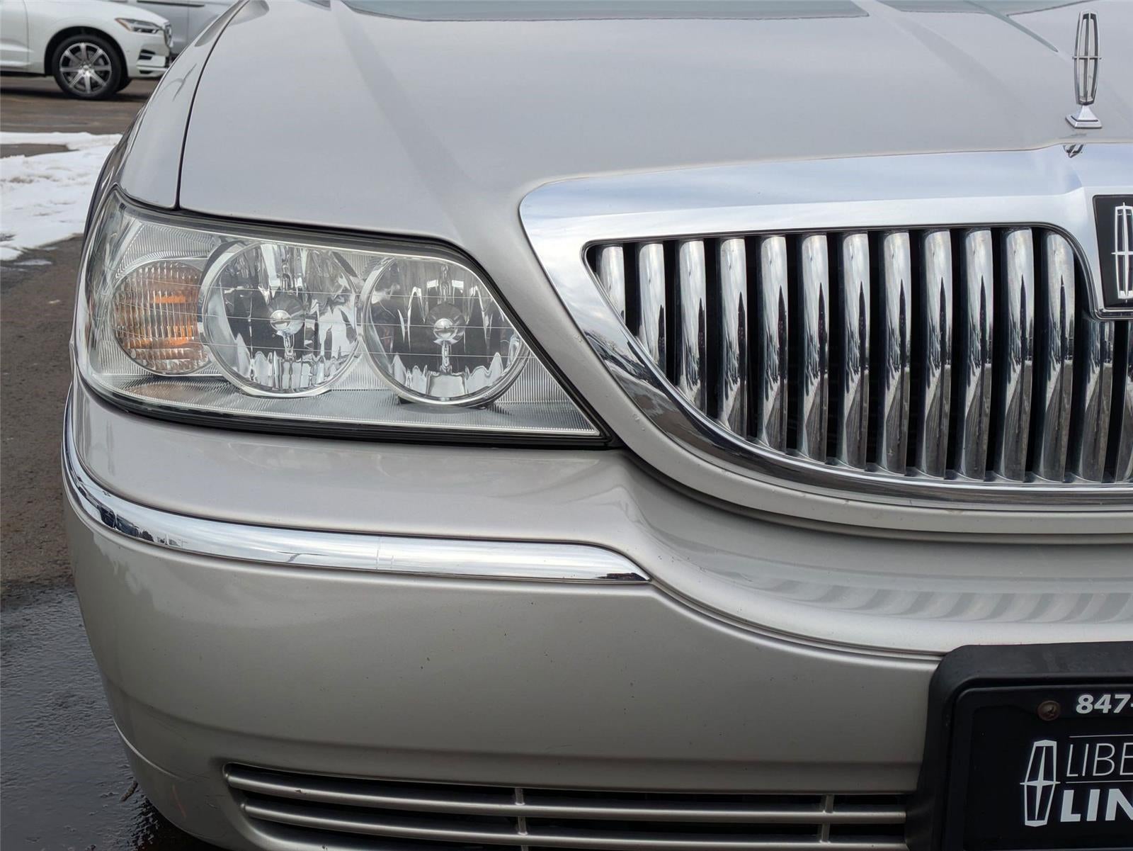 2004 Lincoln TOWN CAR ULTIMATE