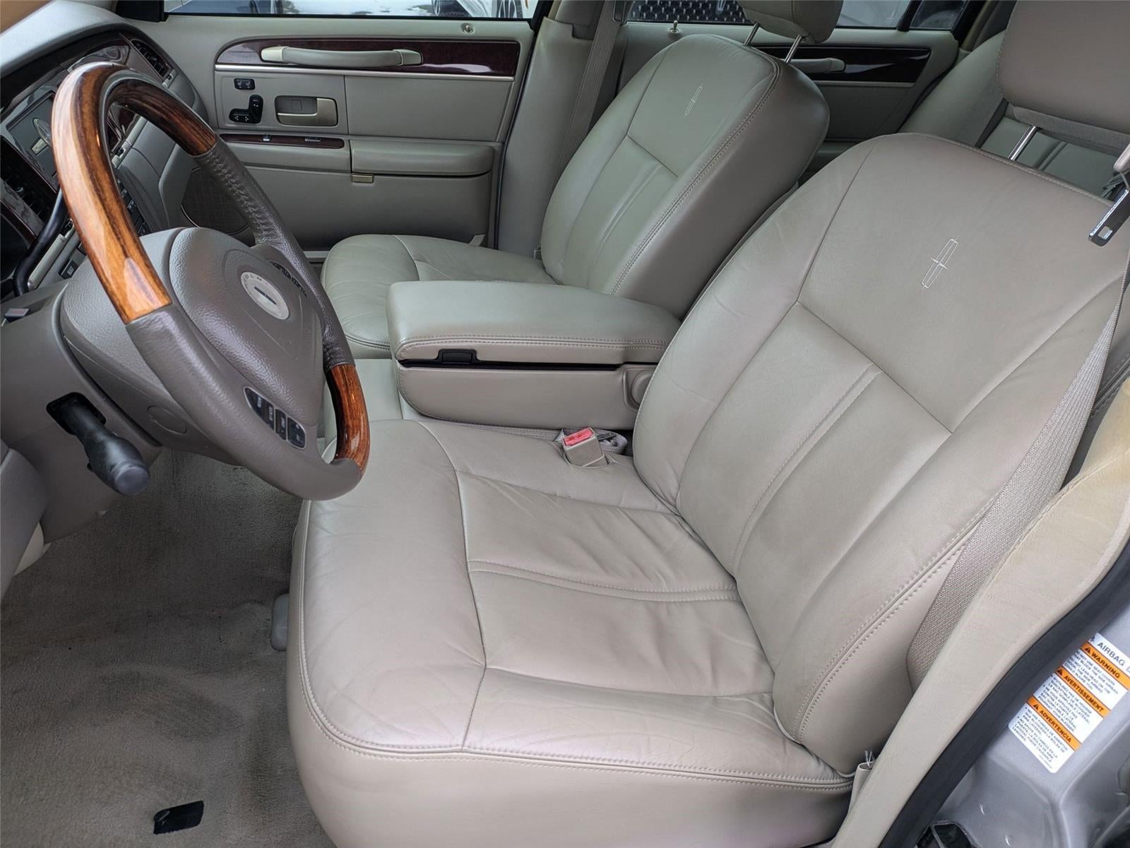 2004 Lincoln TOWN CAR ULTIMATE