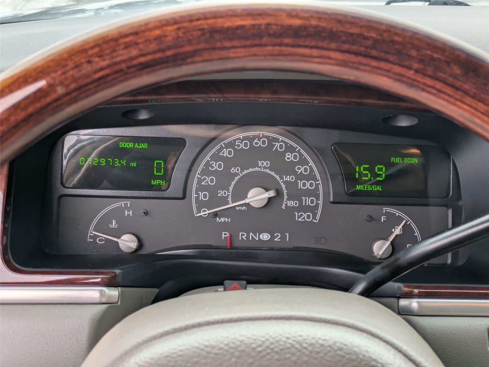 2004 Lincoln TOWN CAR ULTIMATE