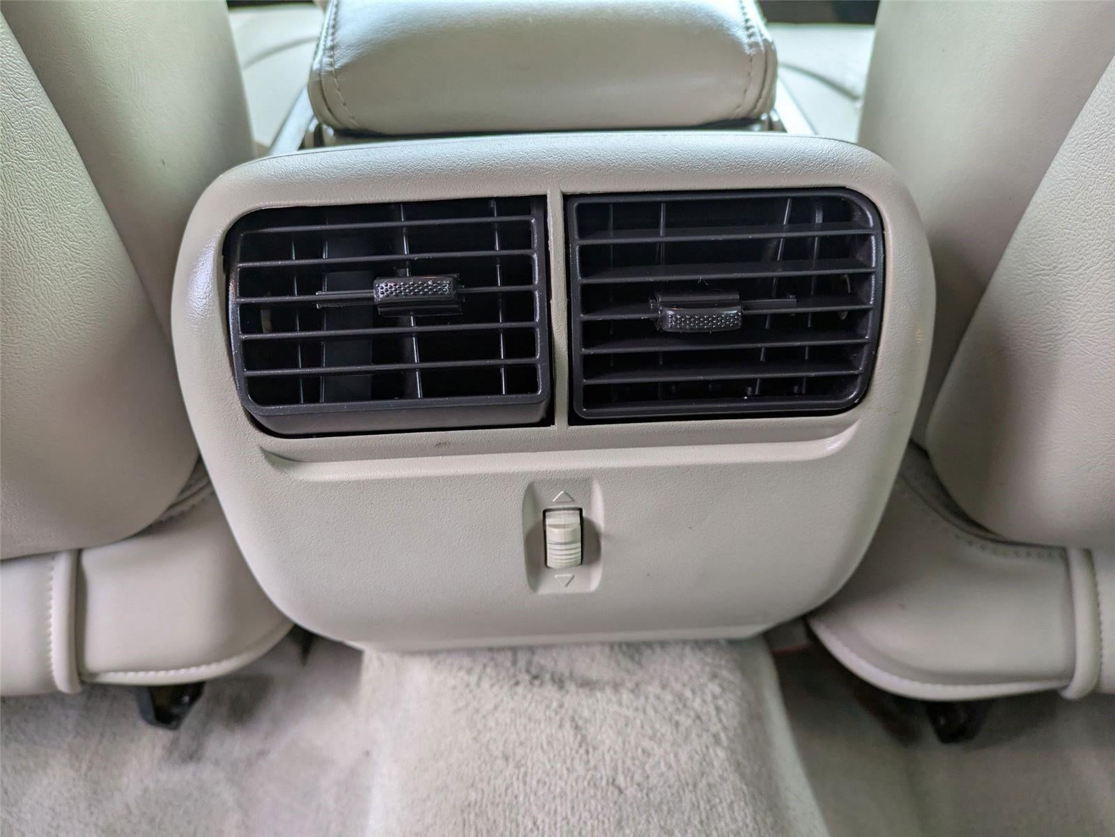 2004 Lincoln TOWN CAR ULTIMATE