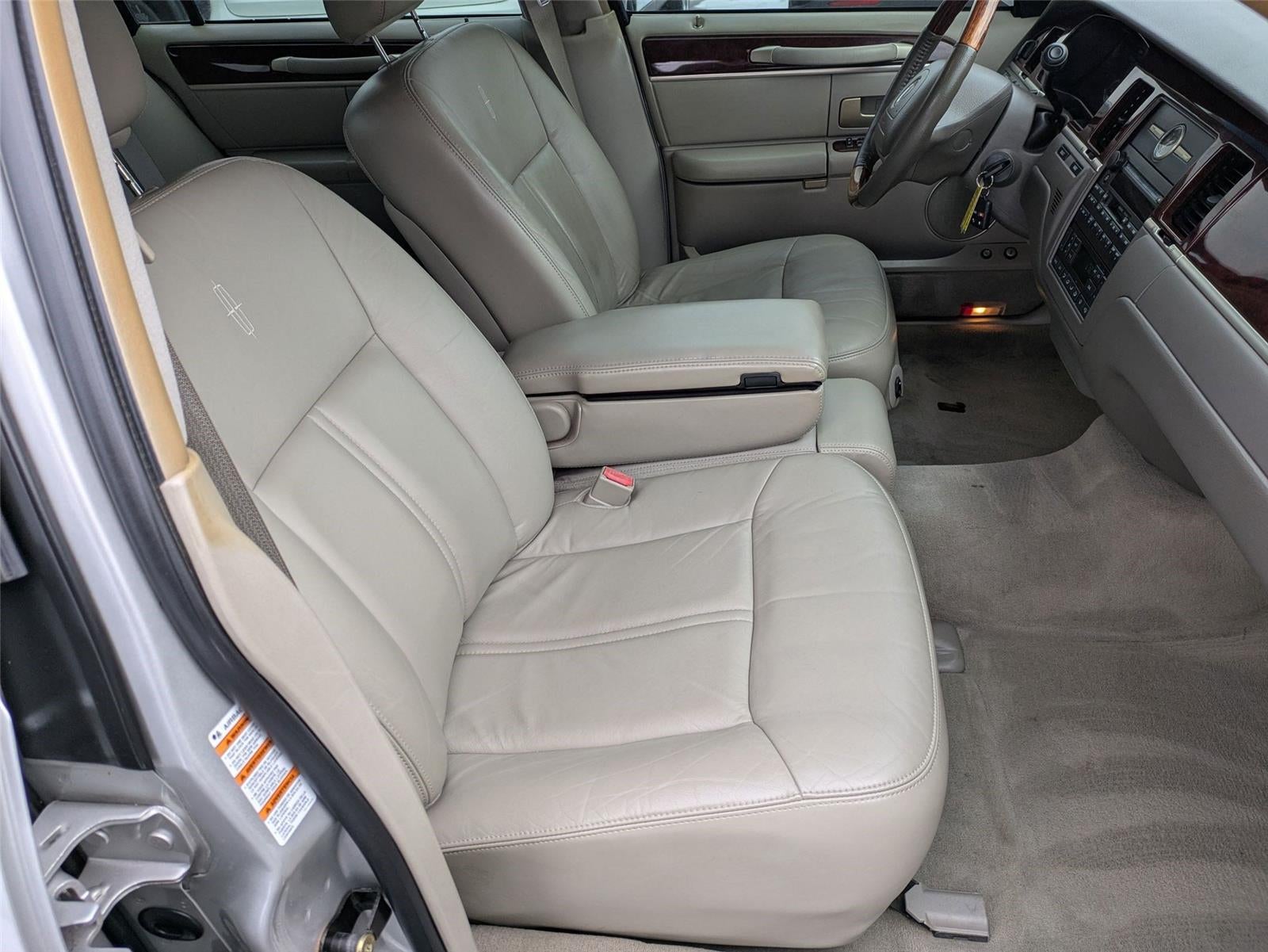 2004 Lincoln TOWN CAR ULTIMATE