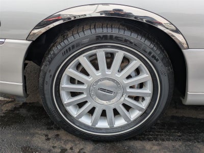 2004 Lincoln TOWN CAR ULTIMATE