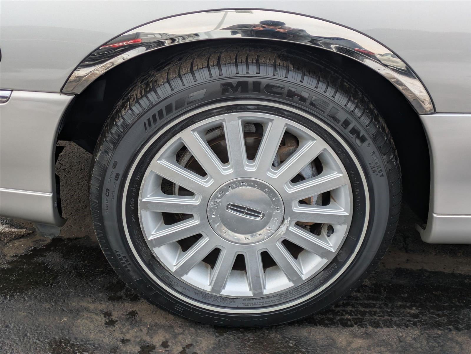 2004 Lincoln TOWN CAR ULTIMATE