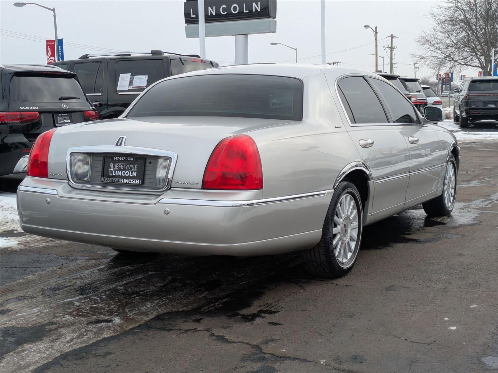 2004 Lincoln TOWN CAR ULTIMATE