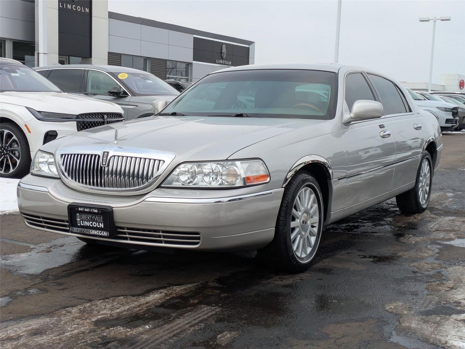 2004 Lincoln TOWN CAR ULTIMATE