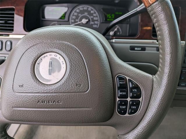 2004 Lincoln TOWN CAR ULTIMATE