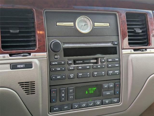 2004 Lincoln TOWN CAR ULTIMATE