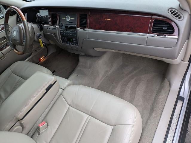2004 Lincoln TOWN CAR ULTIMATE