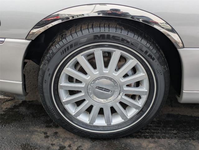 2004 Lincoln TOWN CAR ULTIMATE