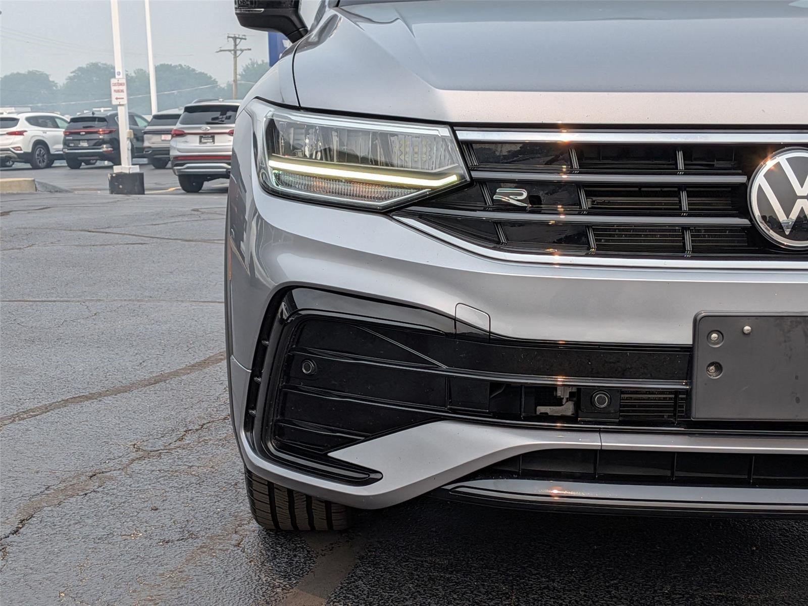 2022 Volkswagen Tiguan SE R-Line Black