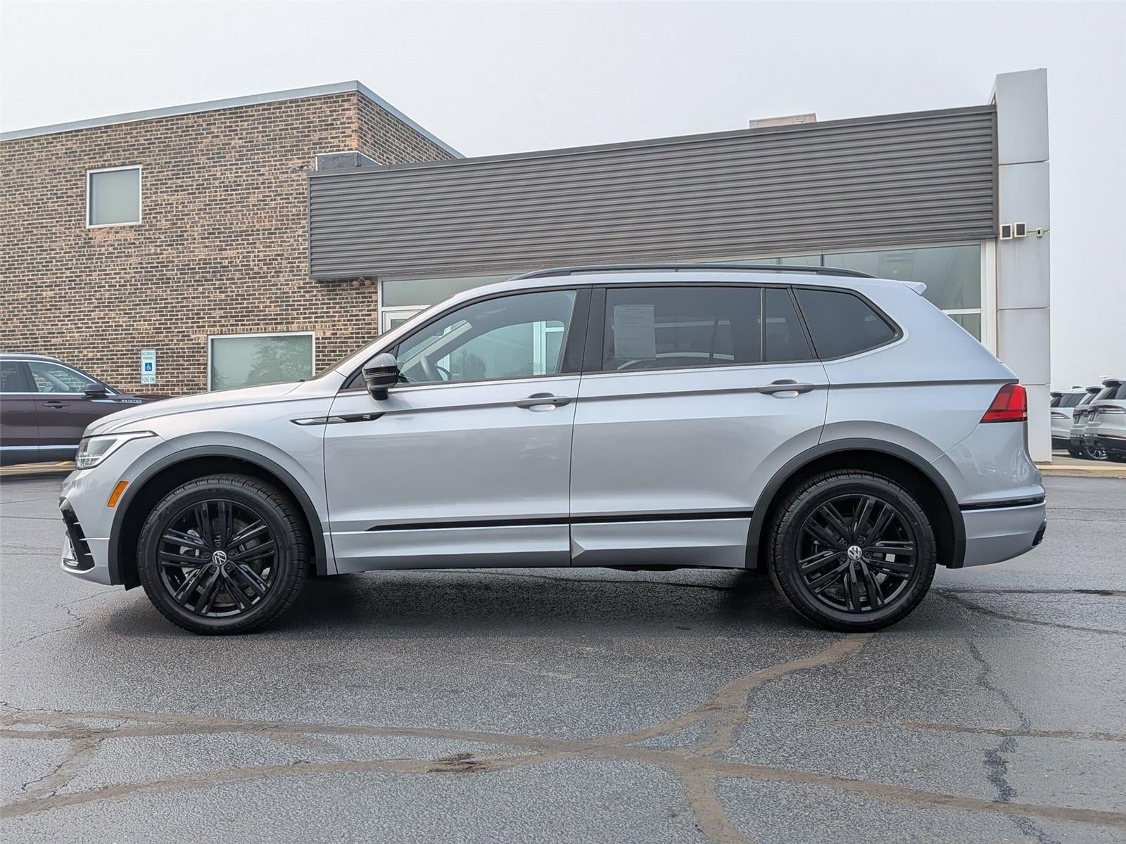 2022 Volkswagen Tiguan SE R-Line Black