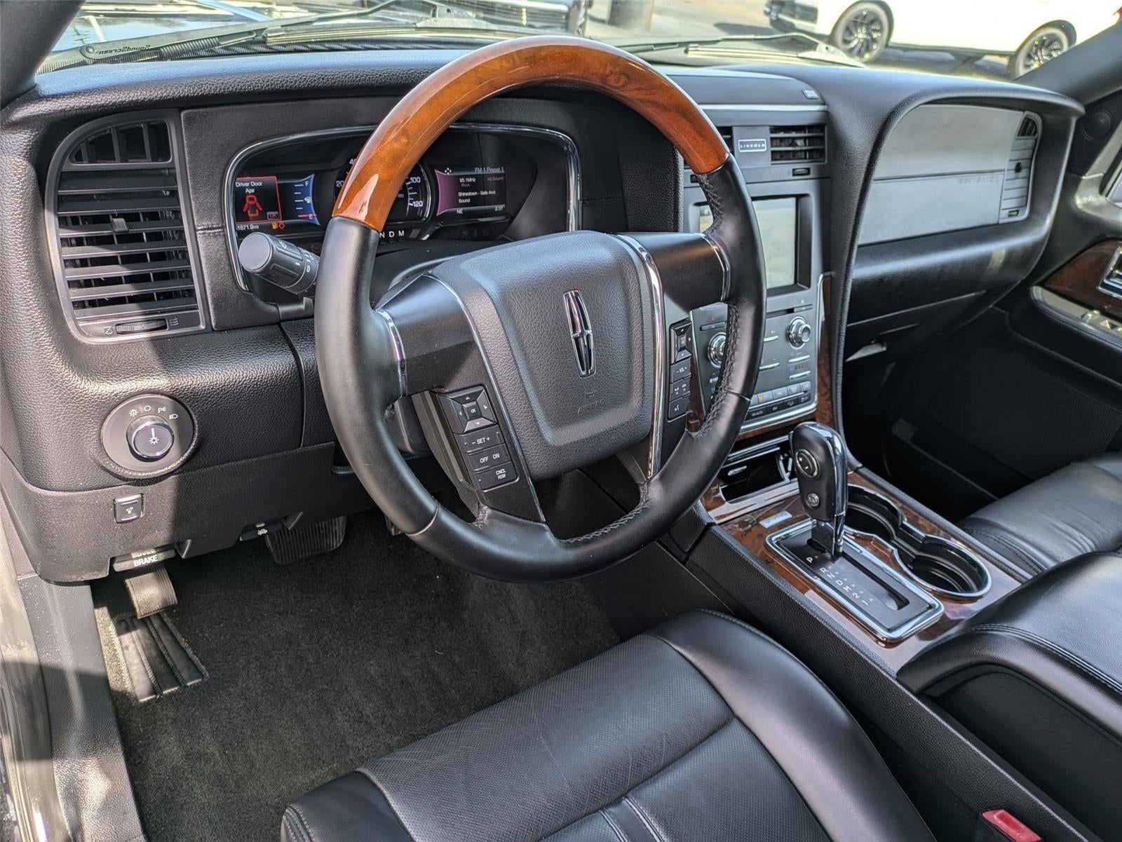 2017 Lincoln Navigator Select