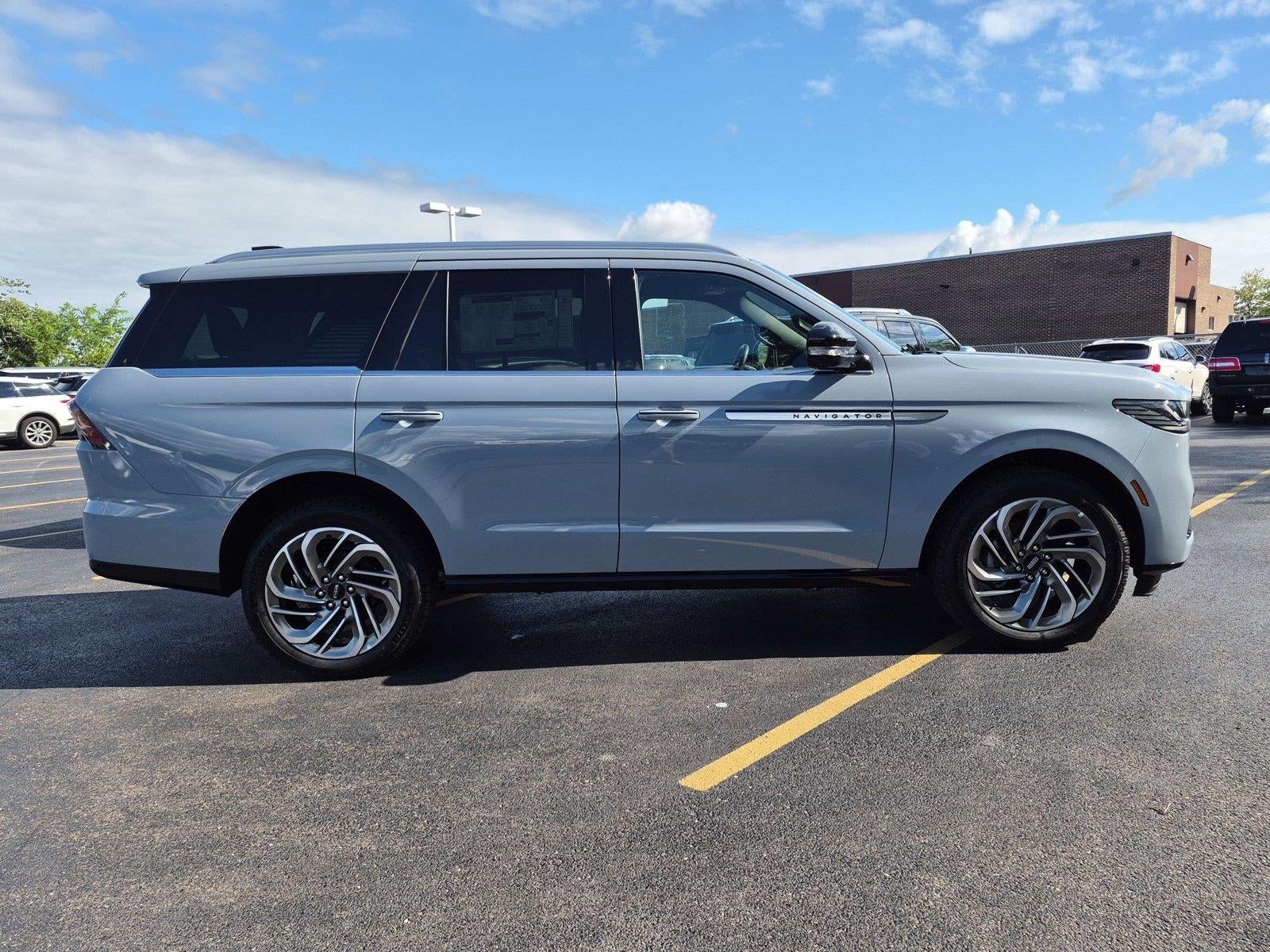 2027 Lincoln Navigator Reserve