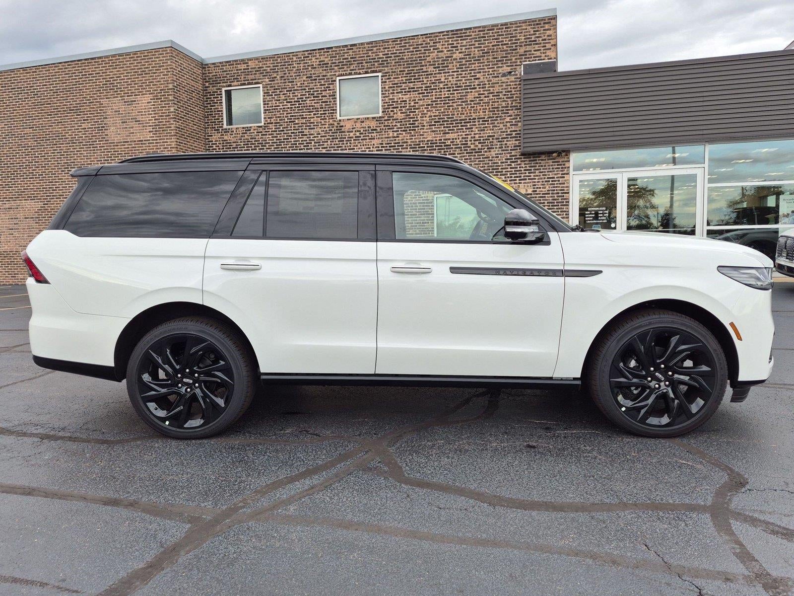 2027 Lincoln Navigator Black Label