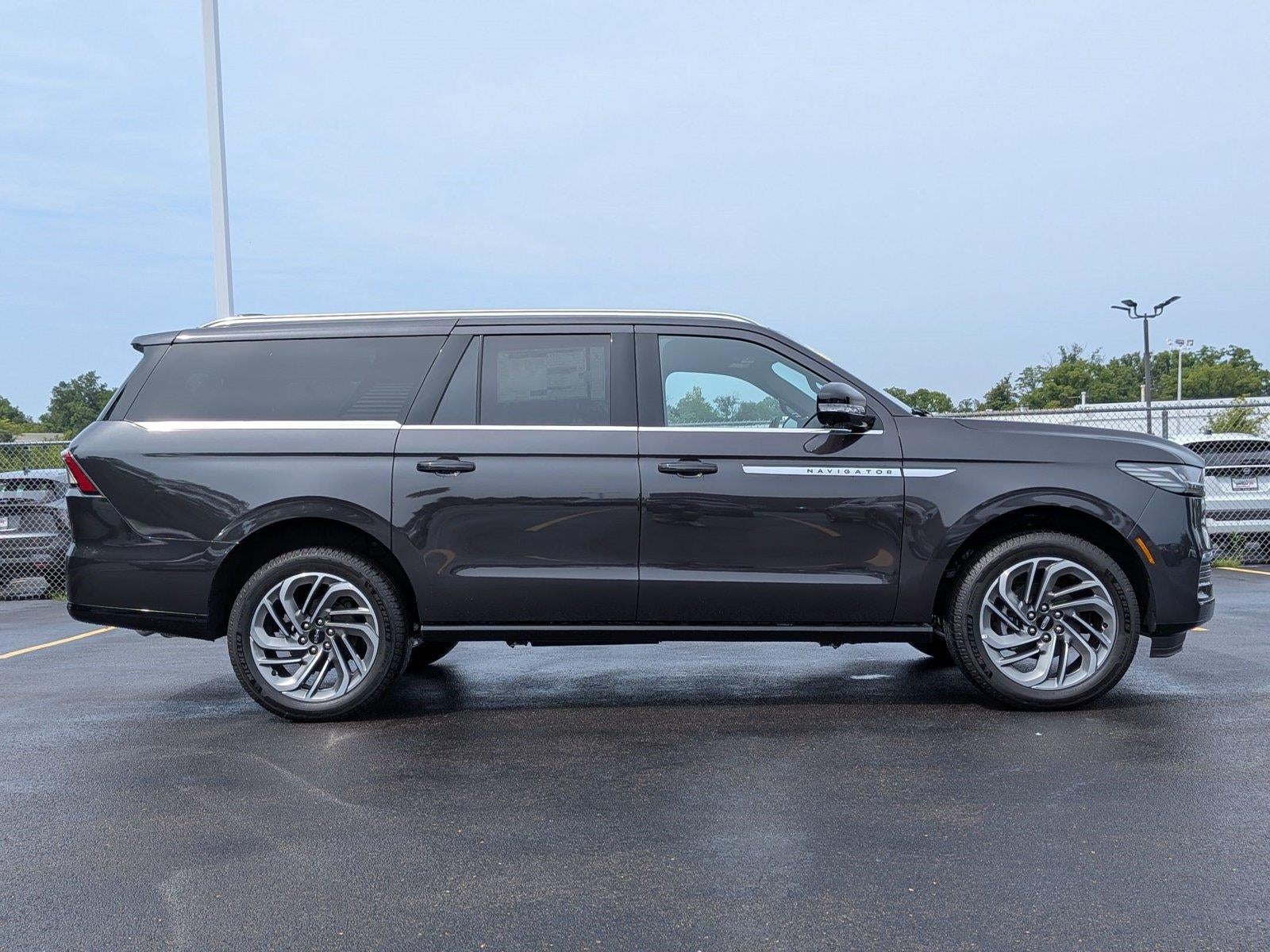 2027 Lincoln Navigator L Reserve