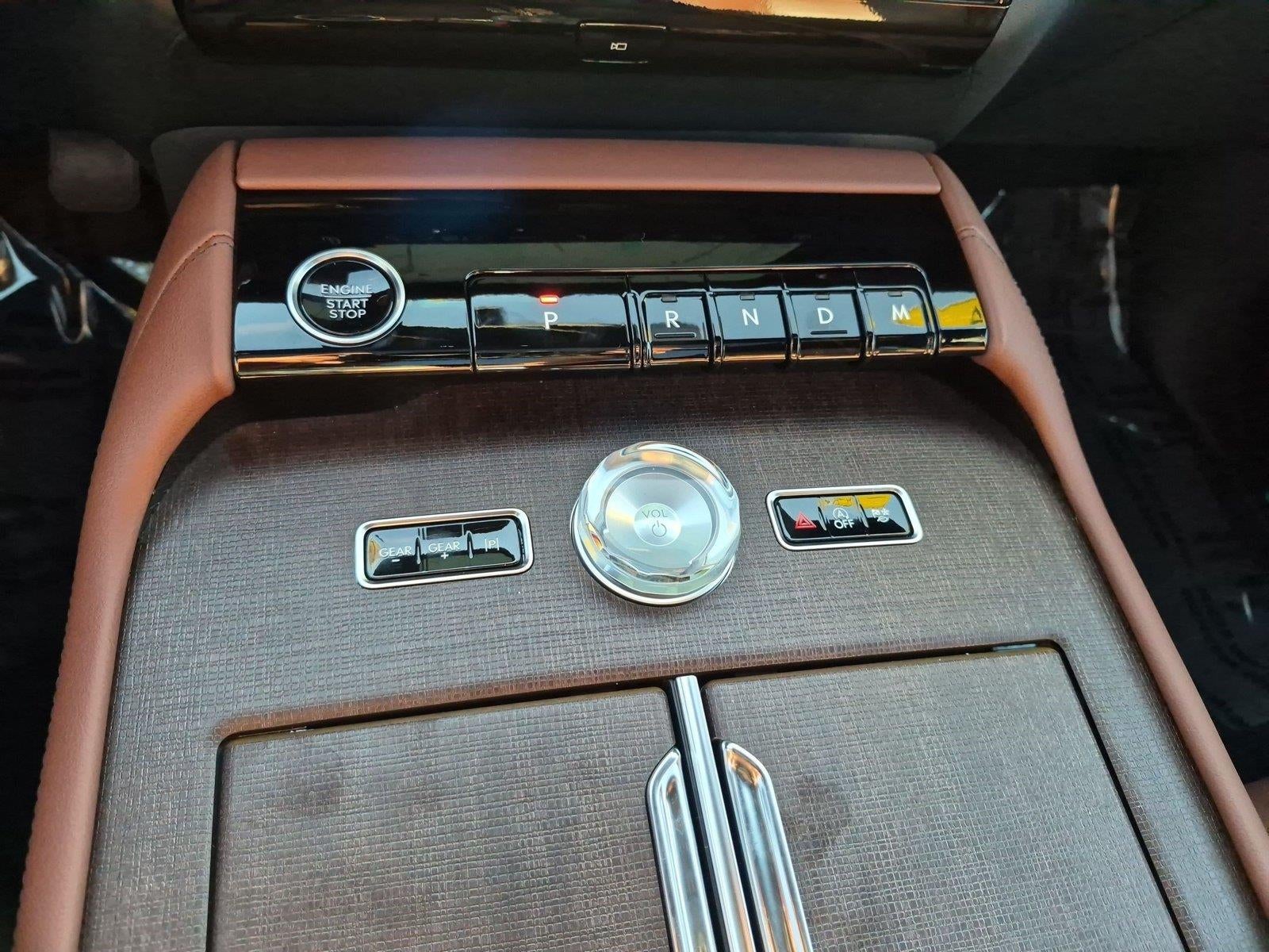 2027 Lincoln Navigator L Reserve