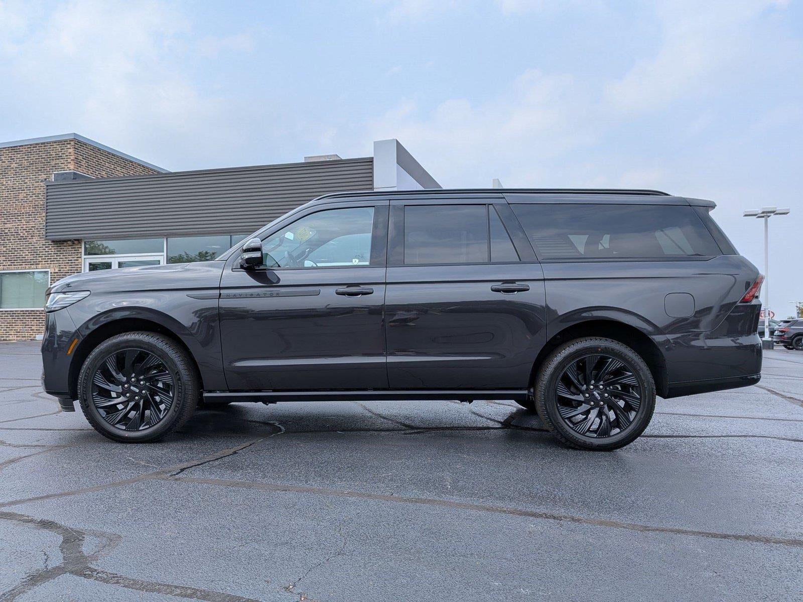 2027 Lincoln Navigator L Reserve