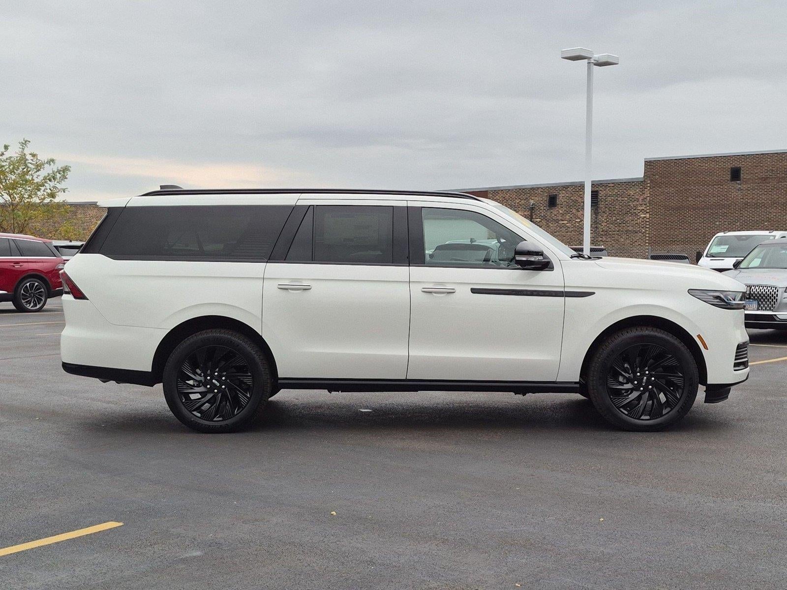 2027 Lincoln Navigator L Reserve