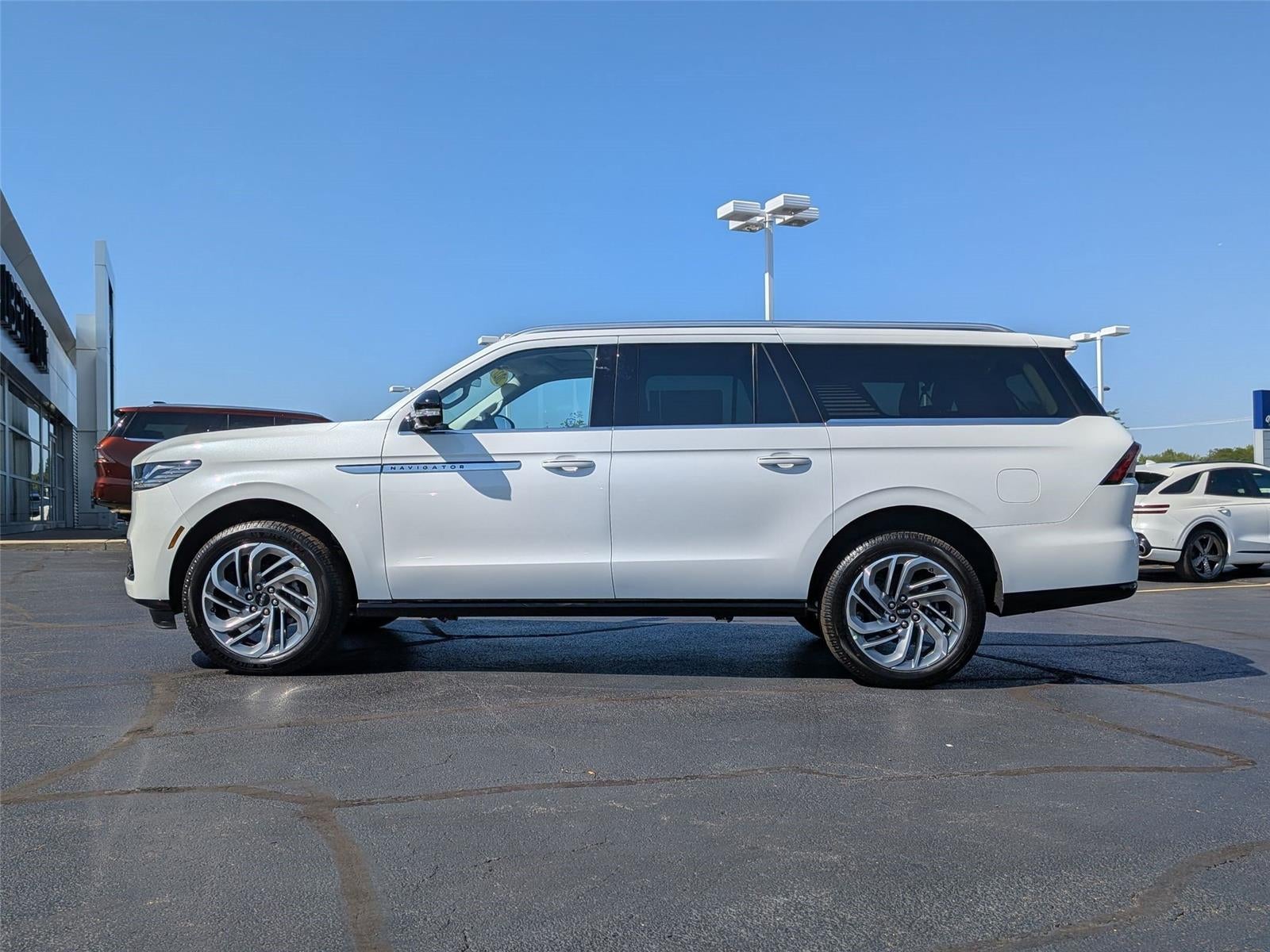 2027 Lincoln Navigator L Reserve