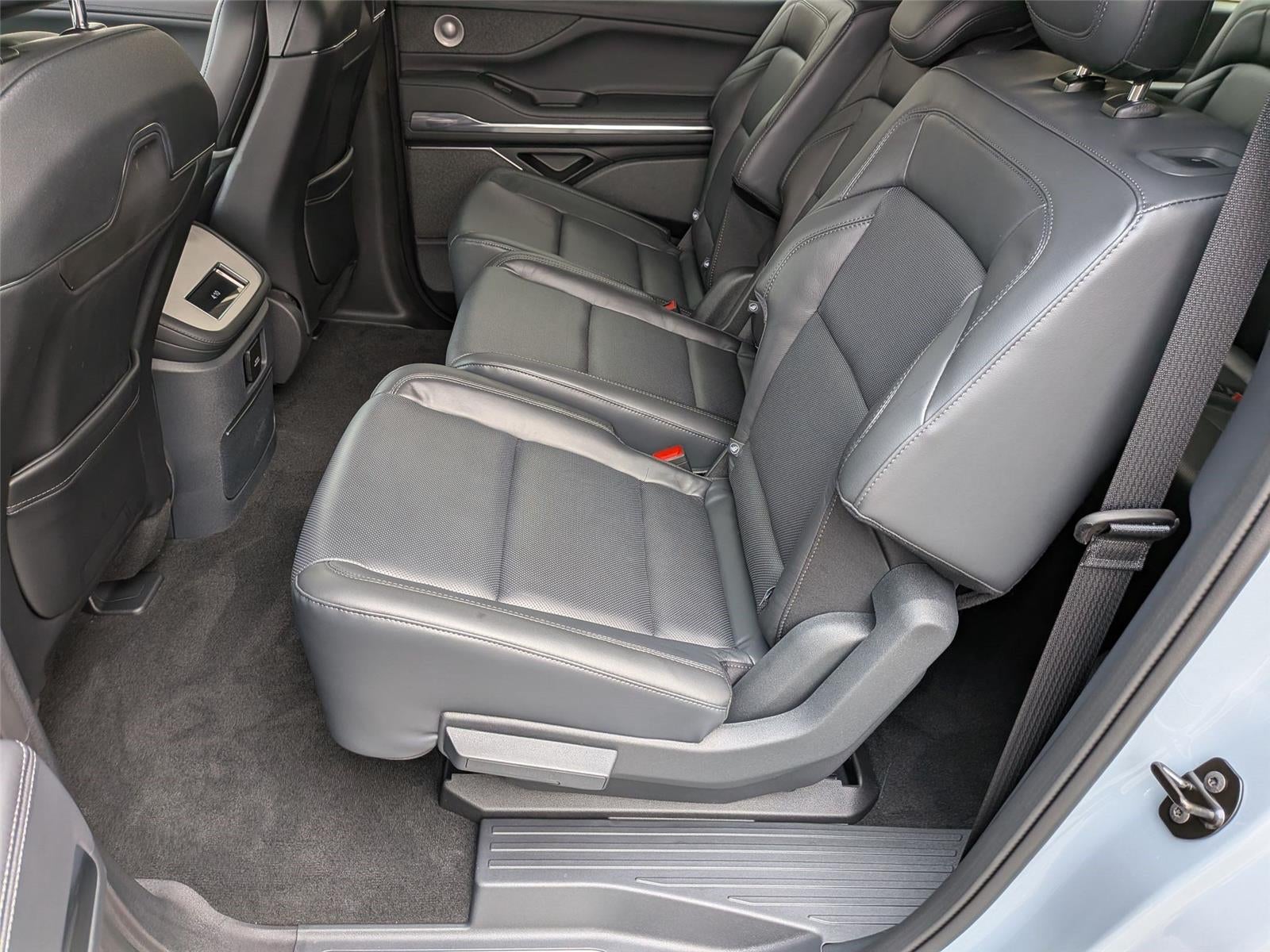 2027 Lincoln Navigator L Reserve