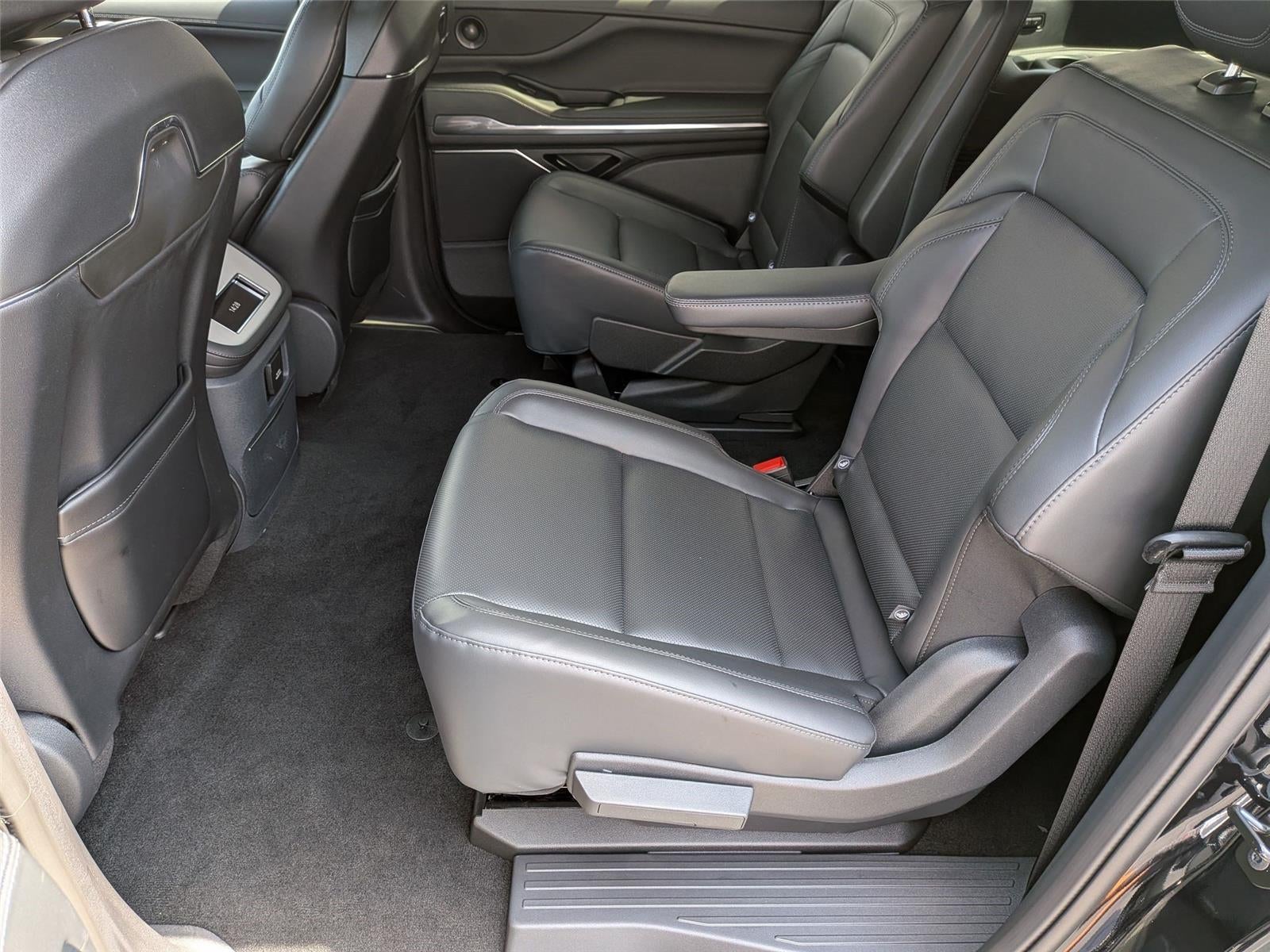 2027 Lincoln Navigator L Premiere