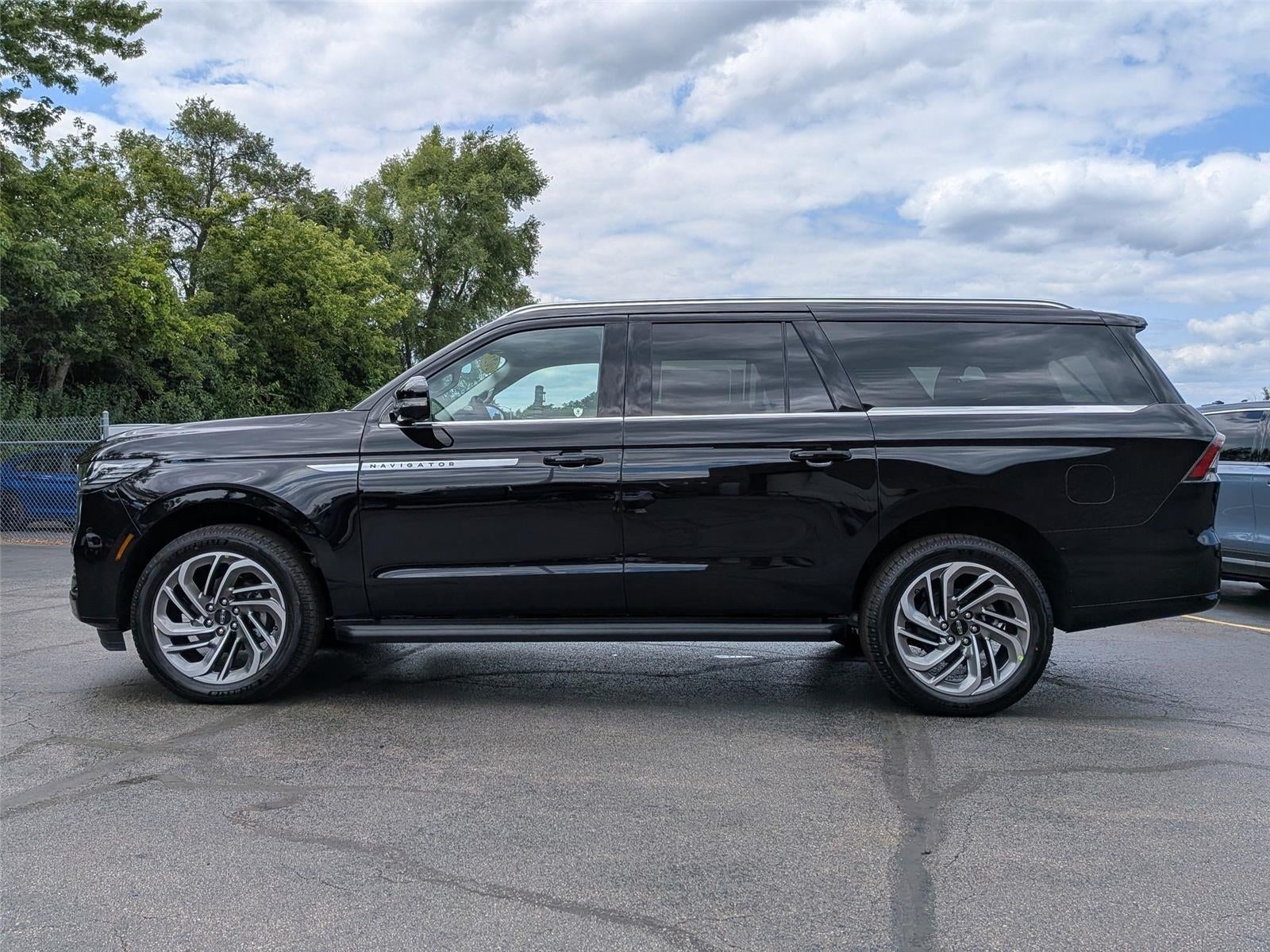 2027 Lincoln Navigator L Premiere
