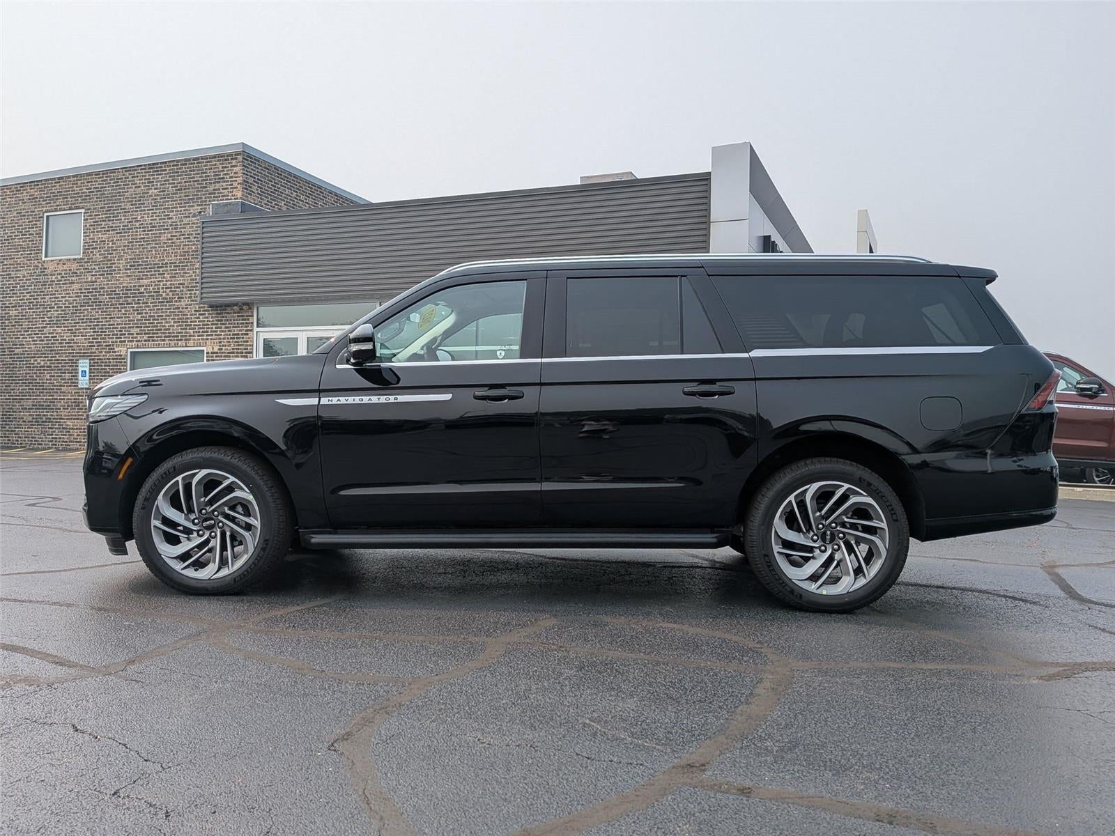 2027 Lincoln Navigator L Premiere