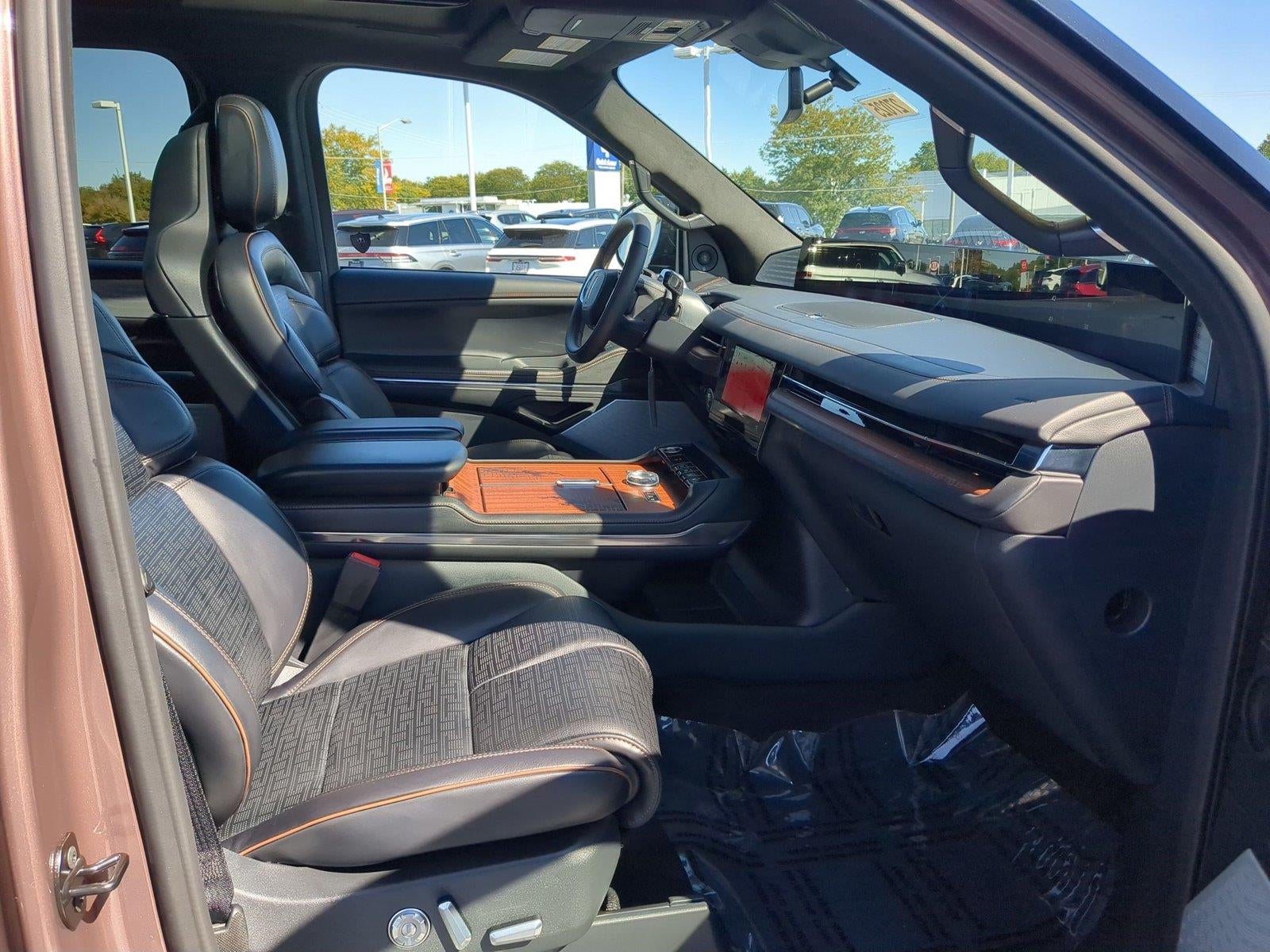 2027 Lincoln Navigator L Black Label