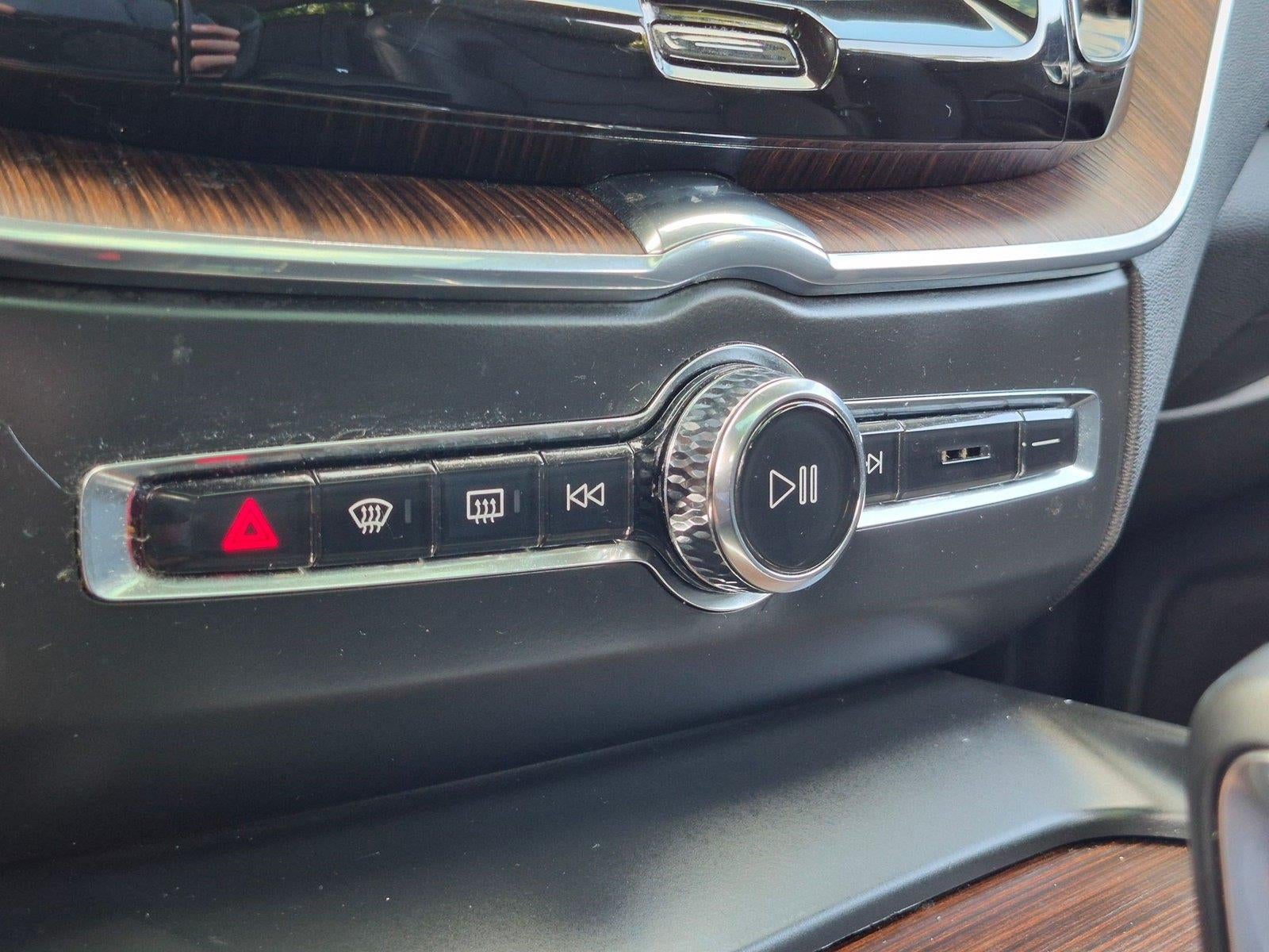 2023 Volvo Xc60 Plus Dark Theme