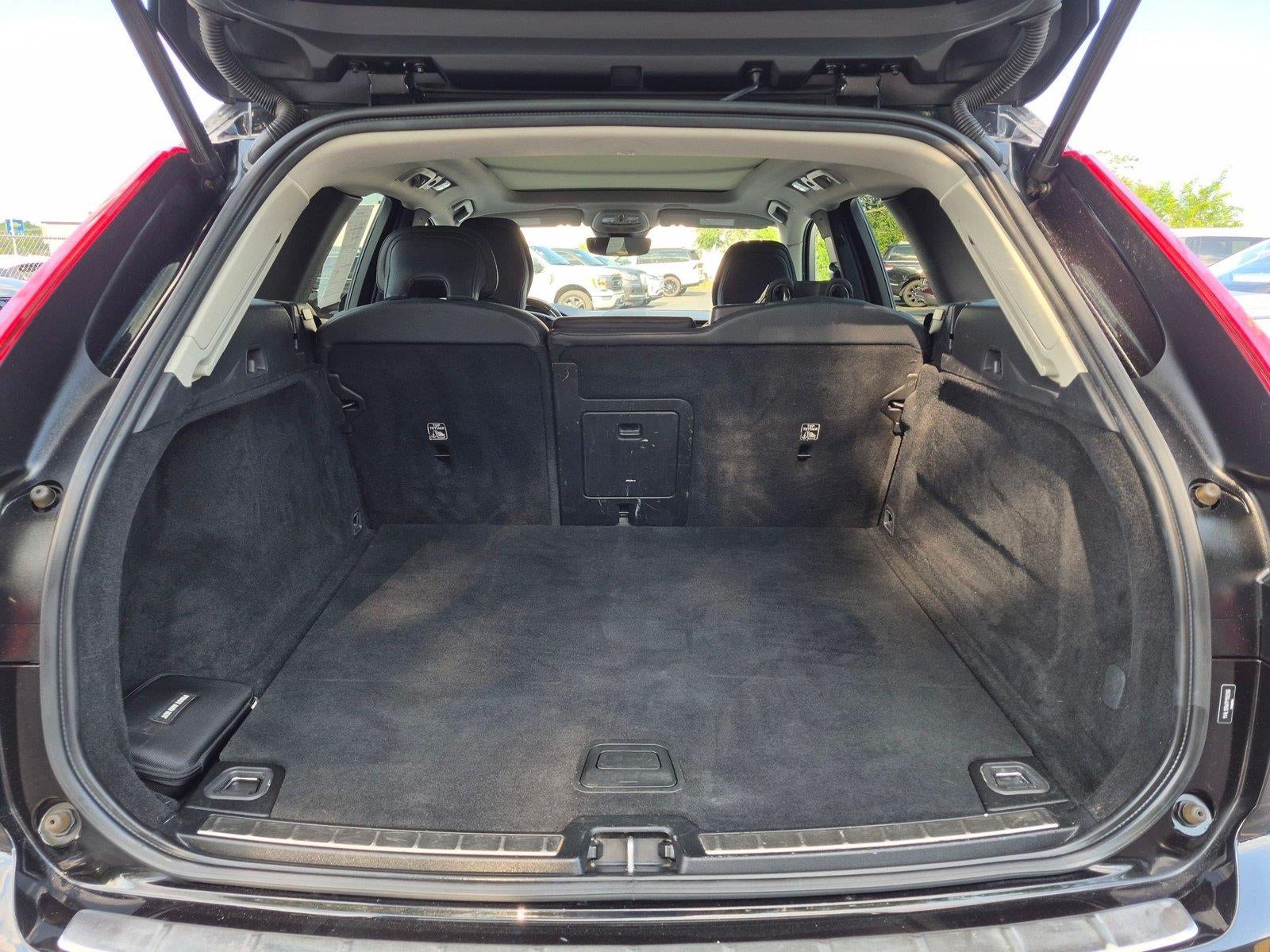 2023 Volvo Xc60 Plus Dark Theme