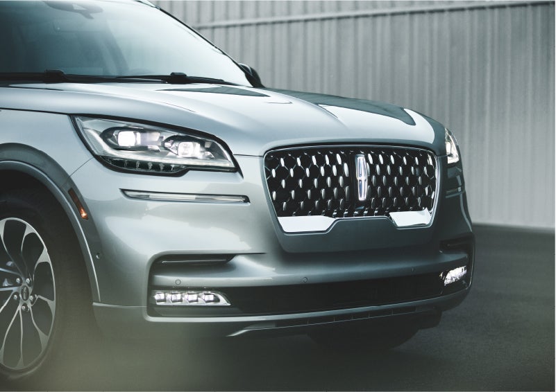 The available adaptive pixel LED headlamps of the 2023 Lincoln Aviator® SUV activated | Libertyville Lincoln Sales, Inc. in Libertyville IL