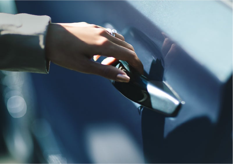 A hand gracefully grips the Light Touch Handle of a 2023 Lincoln Aviator® SUV to demonstrate its ease of use | Libertyville Lincoln Sales, Inc. in Libertyville IL