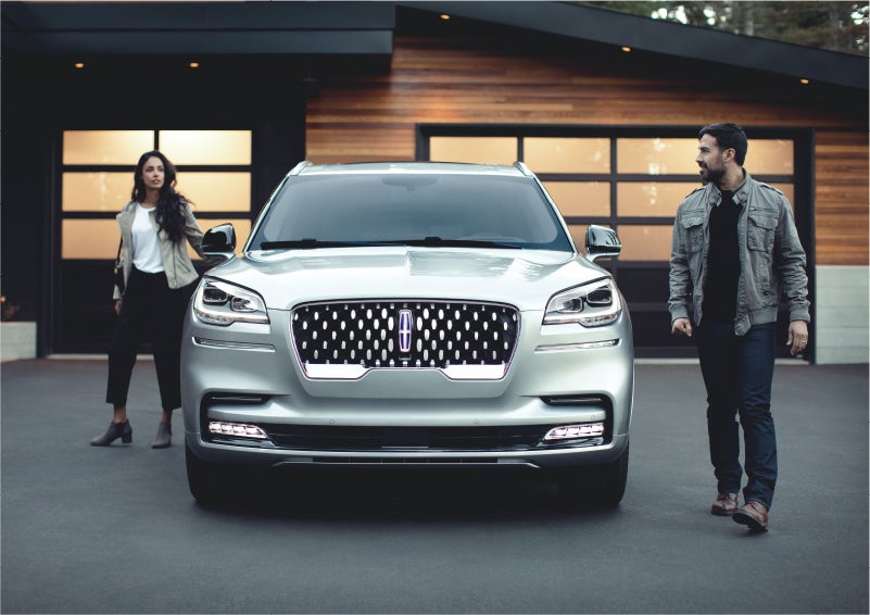 The sparkling grille of the 2023 Lincoln Aviator® Grand Touring model | Libertyville Lincoln Sales, Inc. in Libertyville IL