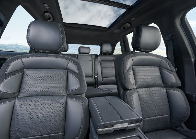 The spacious second row and available panoramic Vista Roof® is shown. | Libertyville Lincoln Sales, Inc. in Libertyville IL