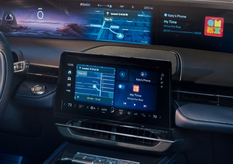 Driving directions are shown on the center touchscreen. | Libertyville Lincoln Sales, Inc. in Libertyville IL