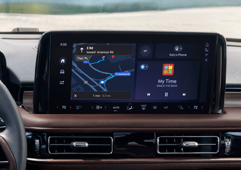 The 13.2-inch LCD touchscreen is showcased. | Libertyville Lincoln Sales, Inc. in Libertyville IL