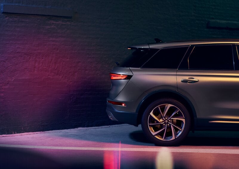 A dramatization of a 2025 Lincoln Corsair® SUV is shown backing up toward a wall. | Libertyville Lincoln Sales, Inc. in Libertyville IL