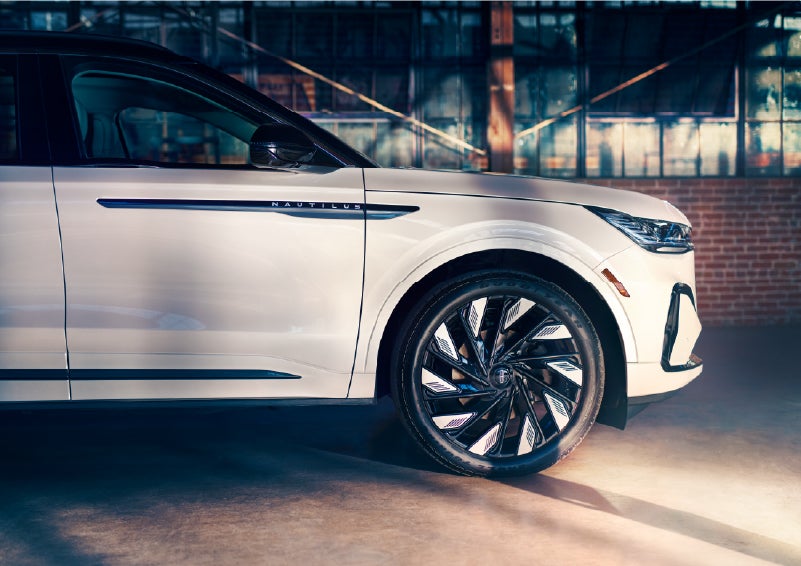 The wheels of the available Jet Appearance Package are highlighted. | Libertyville Lincoln Sales, Inc. in Libertyville IL