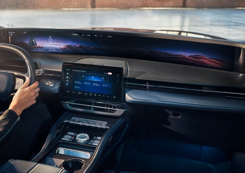 The center LCD touchscreen allows for easy personalization of key information. | Libertyville Lincoln Sales, Inc. in Libertyville IL
