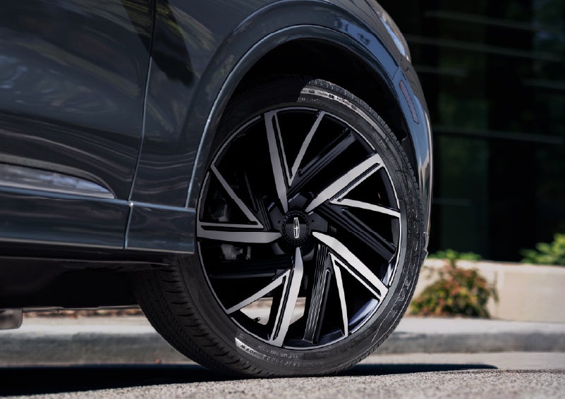 The rim of the 2026 Lincoln Aviator® SUV is shown slightly angled out. | Libertyville Lincoln Sales, Inc. in Libertyville IL
