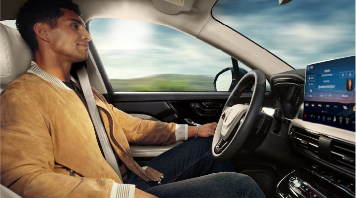 A person is shown using Lincoln BlueCruise hands-free highway driving technology on a divided highway in a hands-free Blue Zone. | Libertyville Lincoln Sales, Inc. in Libertyville IL