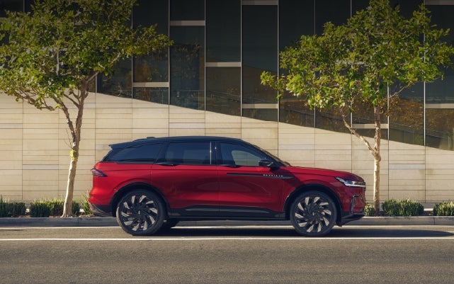 A 2026 Lincoln Nautilus® SUV with an available Hybrid Powertrain is parked in an urban setting. | Libertyville Lincoln Sales, Inc. in Libertyville IL