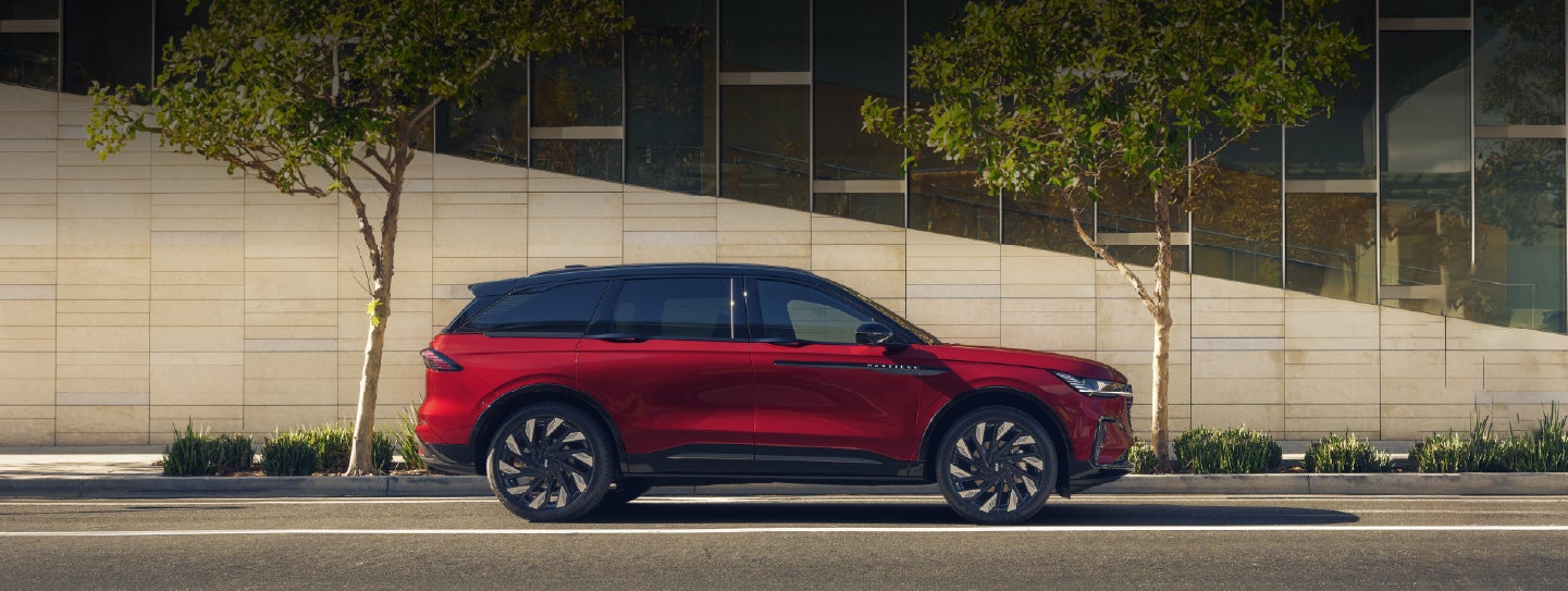 A 2026 Lincoln Nautilus® SUV with an available Hybrid Powertrain is parked in an urban setting. | Libertyville Lincoln Sales, Inc. in Libertyville IL