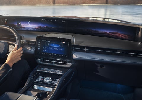 The center LCD touchscreen allows for easy personalization of key information. | Libertyville Lincoln Sales, Inc. in Libertyville IL