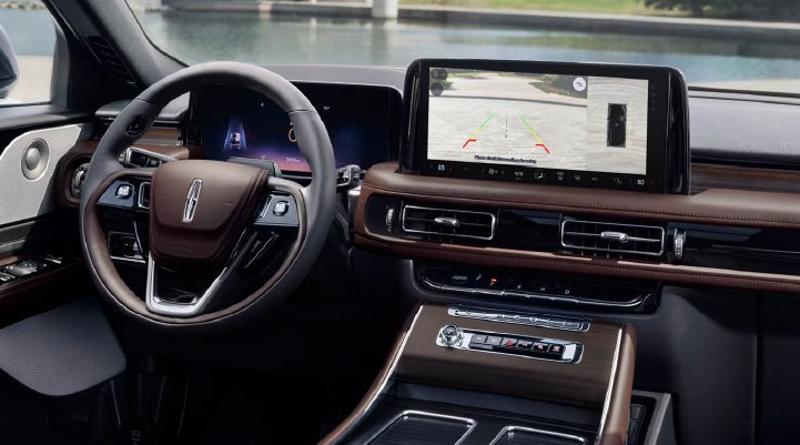 The backup camera of the 2027 Lincoln Aviator® SUV is displayed on screen. | Libertyville Lincoln Sales, Inc. in Libertyville IL