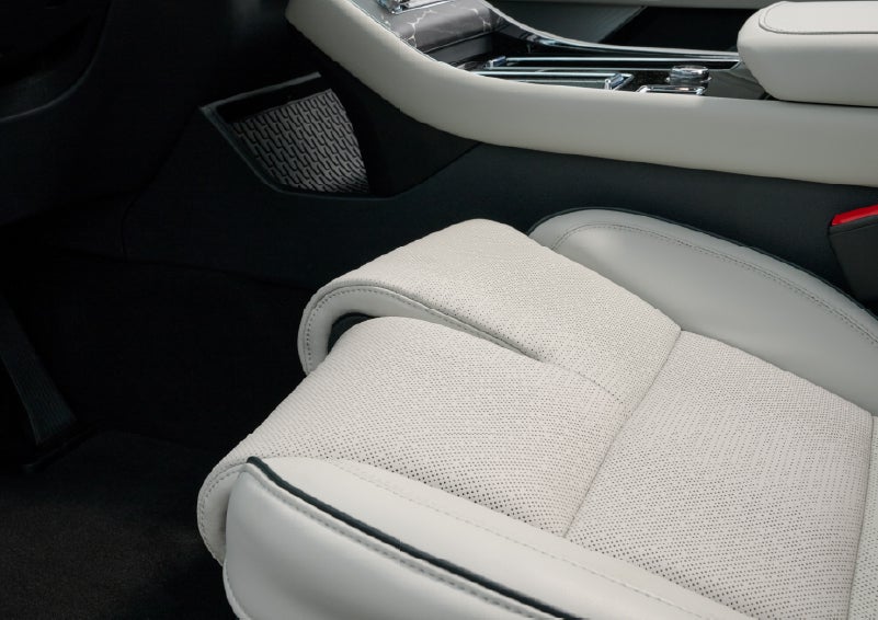 The front passenger Perfect Position seat is shown with the thigh extender adjusted.| Libertyville Lincoln Sales, Inc. in Libertyville IL